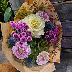 Bouquet Morphosis dans les tons roses, violet et sa pointe de bleu