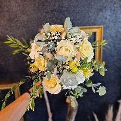 Bouquet de mariée champêtre tons blanc et crême