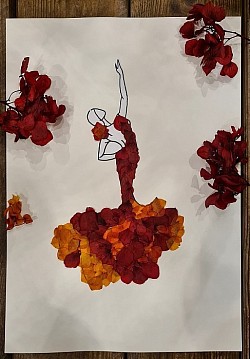 Commande spéciale pour une cliente : Danseuse de Flamenco ornée des ses fleurs stabilisées