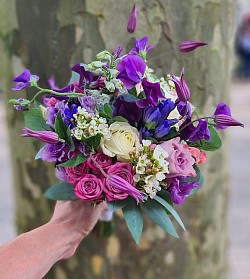 Bouquet de mariée champêtre : thème Bridgerton