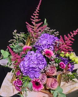 Bouquet 'encadré' : bouquet travaillé dans une structure de cadre