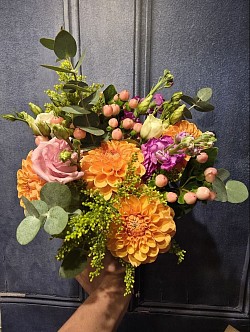 Bouquet de mariée flou oragé et rose