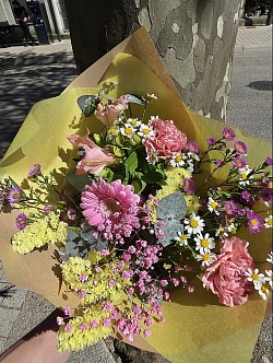 Dominante rose et pointe de jaune
