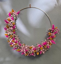 Tons pastel avec une pointe de fuchsia et de jaune